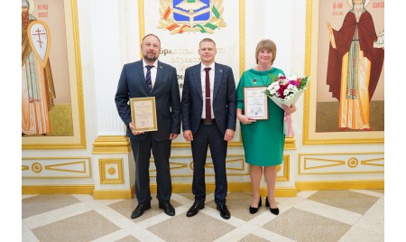 Лучших работников АО «Брянсксельмаш» наградили в Хрустальном зале Правительства Брянской области
